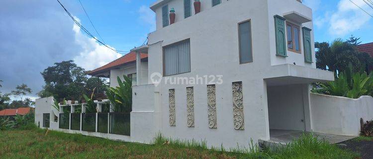 Beautiful villa with a view of the Tengkulak Kemenuh rice fields, Ubud Bali 1