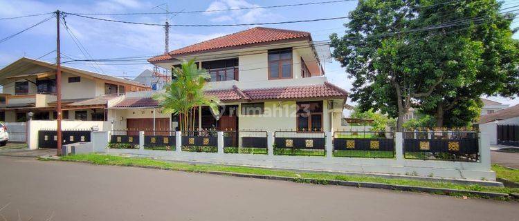 Rumah Tengah Kota Posisi Hoek bebas Macet 1
