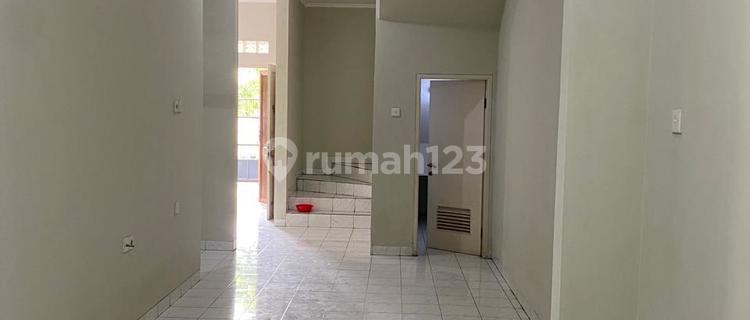 For Sale Neat House in Taman Kosmos Kedoya West Jakarta Size 6x19m 2 Floors SHM Ready to Live In Minimalist Facing East 1