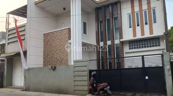  Rumah 2 Lantai Pinggir Jalan Hidup Semi Furnished Cigugur Ciwaruga Dekat Gerlong Hanya 1,5 M  Nego 1