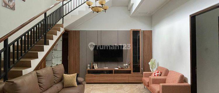 Rumah Semi Furnish Lokasi Bagus Di Kencana Loka Bsd Deket Ke Tol 1