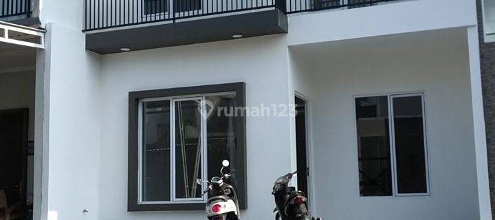 Rumah Baru Hoek Banci Hadap Selatan di Taman Crysant BSD 1