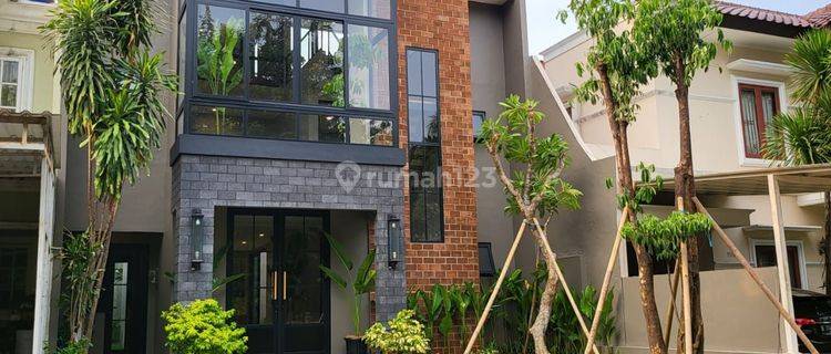 Rumah Masa Kini Lokasi Langsung Jalan Raya di Versailes BSD 1