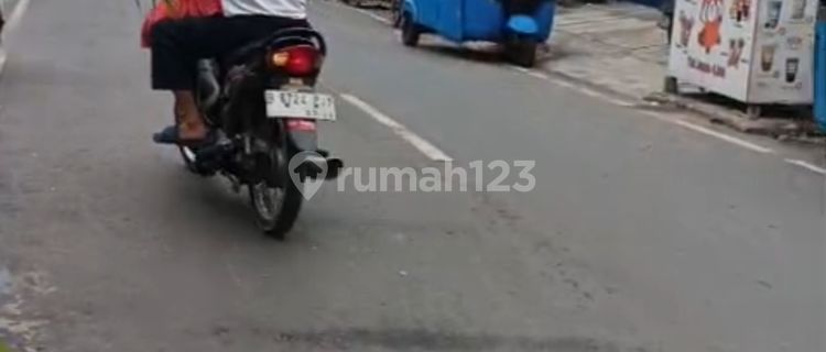 House Below NJOP Location on the Side of the Main Road, Central Jakarta 1