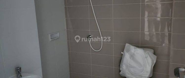 Di jual ruko pik 2 La Riviera 1