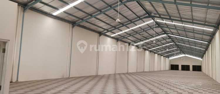 Several Warehouses in One Location Ready for Use at Yos Sudarso, Semarang. 1