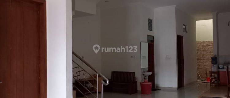 Rumah Cantik 2,5 Lantai Siap Huni Di Tengah Kota Semarang 1