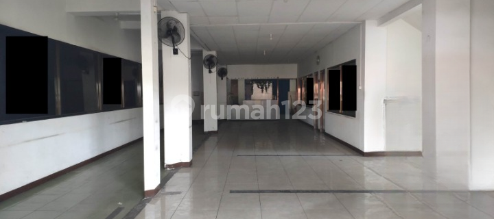 Large Ready-to-Use Shop House on the Side of Supriyadi Main Road, Semarang 1