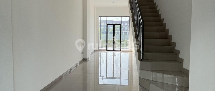 Disewakan Rukan Osaka Dua Sisi Seberang Gereja Lady Akita 1