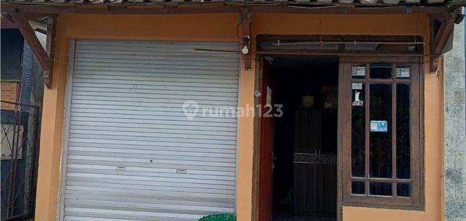 Rumah Manang harga apik lokasi dekat Pusat Keramaian Gentan 1