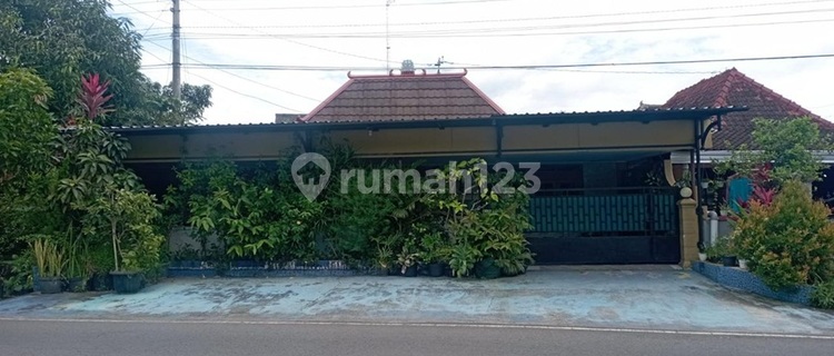 Rumah Pusat Kota Tepi Jl. Raya Wonogiri Dekat Waduk Gajah Mungkur 1