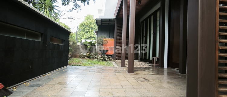 Modern Design House in Cikatomas Kebayoran Area 1