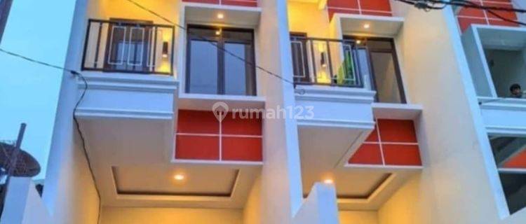 S1703-Cbl5 Rumah 3 Lantai 4,5x14,5 M2 Hadap Utara Jln 2 Mobil Ramai  Di Duri Kepa 1