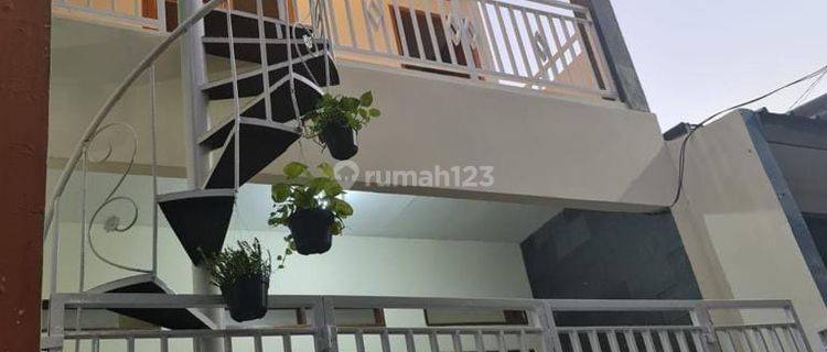 Rumah Eks Usaha Konveksi 4x22 M2 No Carpot Dkt Kemanggisan Raya 1