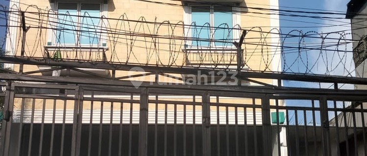 S2294-0€=%? 4.5 Story Shop House, Ground/Floor Area 7x27/550 m2, Busy Street, 4-Car Width, 2-Way Traffic at Jembatan Dua. 1