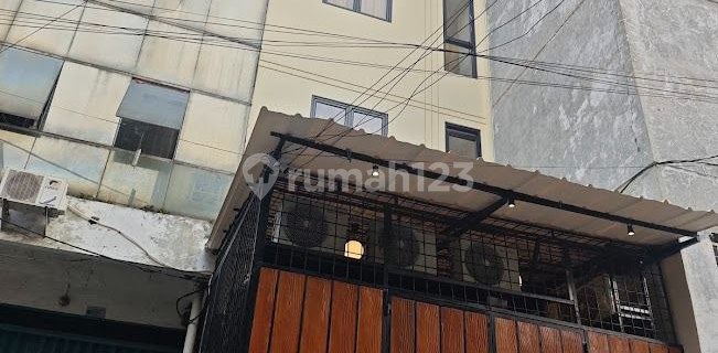 20-Room Boarding House Fully Occupied 10-11% ROI in Tambora Area, West Jakarta 1
