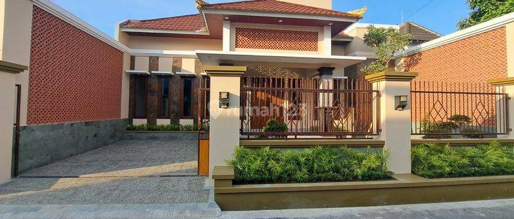 Rumah Mewah Model Klasik Gaya Bali Strategis di Baciro Dkt Timoho 1