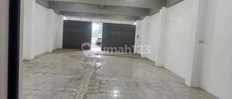 Shop House for Rent, Suitable for Retail Store Located in Pajangan 1