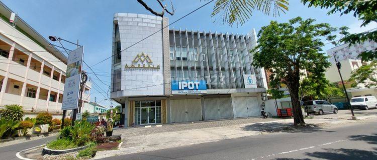 Ruko 3 Lantai 188m2, Tepi Jl Dr Soepomo, Timuran, Surakarta 1