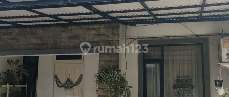 Dijual Cepat dan Murah Rumah dalam komplek/cluster, harga menarik, daerah Jagakarsa Jakarta Selatan, dekat jalan Kahfi I, luas tanah 112M, luas bangunan 120M, bangunan 2 lantai, 3 kamar tidur, 2 carport, semi furnished, harga 1,5 Miliyar Nego Iwe 1