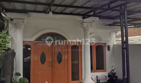 Disewa Rumah non cluster wialayah Lenteng Agung, luas tanah 100M, bangunan 2 lantai, 3 kamar tidur, 1 carport, unfurnished, dekat stasiun KRL Universitas Indonesia & Universitas Pancasila, harga 50 JT Pertahun Nego 1