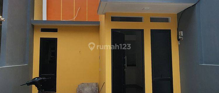 Disewa Rumah dalam Cluster, Rangkapan Jaya Depok, Bangunan 1 lantai, 2 kamar tidur, 1 carport, 1 unit AC, harga 30 JT pertahun Nego Opay 1