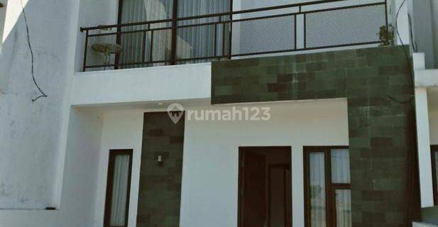 Rumah di Cihanjuang dekat Pemkot Cimahi 2 Lantai SHM Baru Siap Huni  Lokasi Strategis Nyaman Aman Adem Sejuk dkt STIKES RAJAWALI 1