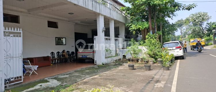 Spacious Luxury House by the Main Road in Tebet, South Jakarta 1