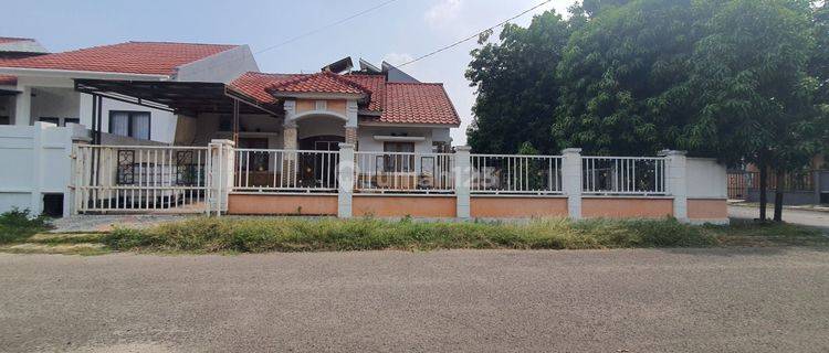 Rumah Hoek Dalam Cluster Bulevar Hijau Harapan Indah Bekasi 1