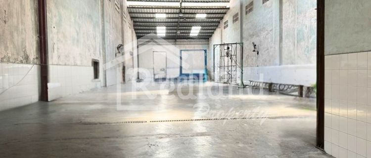 Gudang di Letjen Soeprapto , Semarang ( Tt EL 8100 ) 1