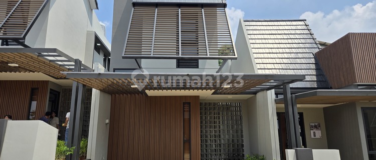 Dijual Rumah 2 Lantai Dekat Tol di BSD City 10 Menit Ke Stasiun Kereta Lokasi Sangat Strategis 1