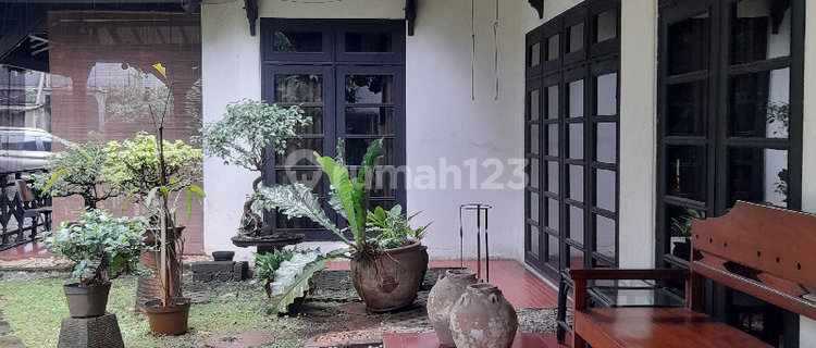 House can be used for business near Permata Hijau Senayan. 1