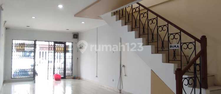 For sale: 2.5-story secondhand shop house in Cibubur Tourism City. 1
