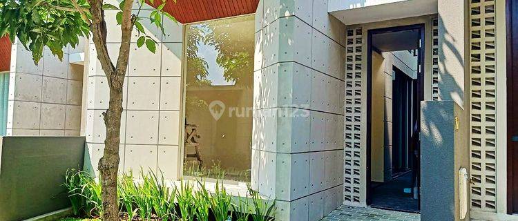 Villa Baru Gress 2 Lt bergaya Modern Industrialis di kota Batu  1