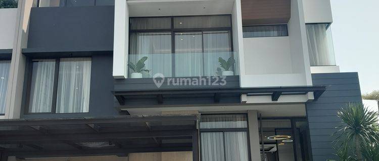 Jual Rumah Contoh 3 Lantai Cluster Heron, Summarecon Serpong 1