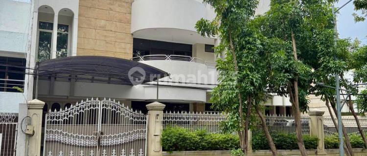 Rumah Tinggal / Usaha Raya Dharmahusada Indah di Jalan Raya Utama 1