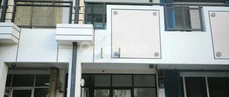 Sewa Ruko di LOOP Plaza Graha Family 3 Lantai Area Parkiran Luas 1