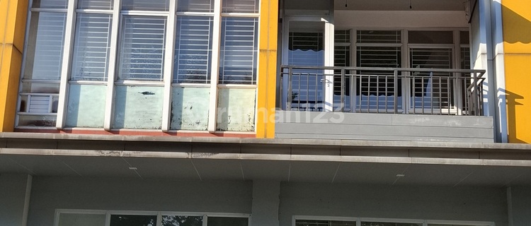 Two units of Ruko Rendeng, formerly Cafe Summarecon Bandung, ready for use. 1