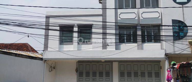 Ruko 3 Lantai di Grogol Siap Pakai Lokasi Strategis Depan Jalan 1