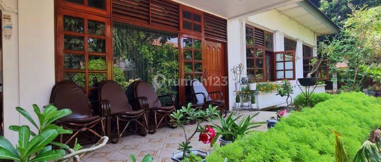 Dijual Rumah Asri Dan Rindang Hook Dalam Komplek Menteng 1