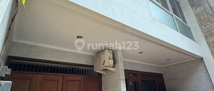 Disewakan Rumah Luas 133m2 3 Lantai 4Kamar Tidur di Gunung Sahari, Jakarta Pusat 1