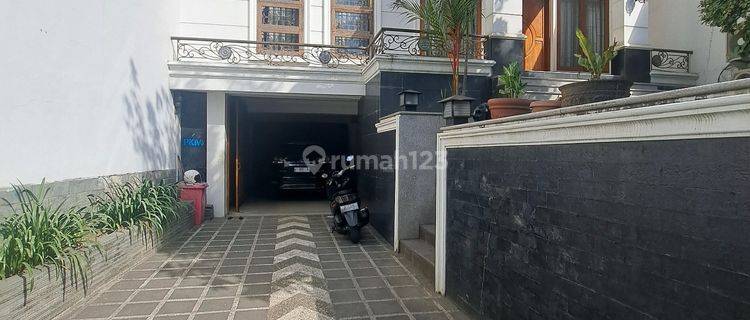 Rumah 3 Lantai Terletak Di Area Pettarani 1