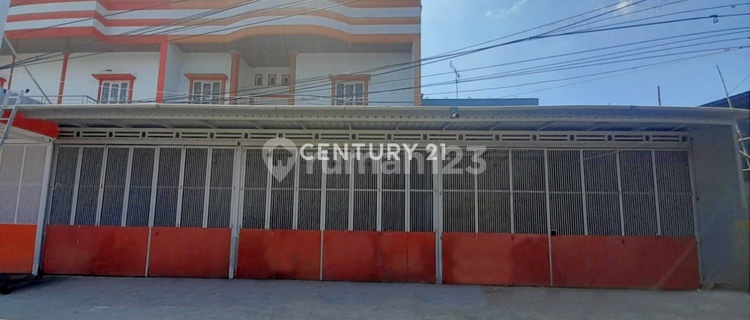 Strategic and Ready-to-Occupy Shop House on Tun Abdul Razak Road 1