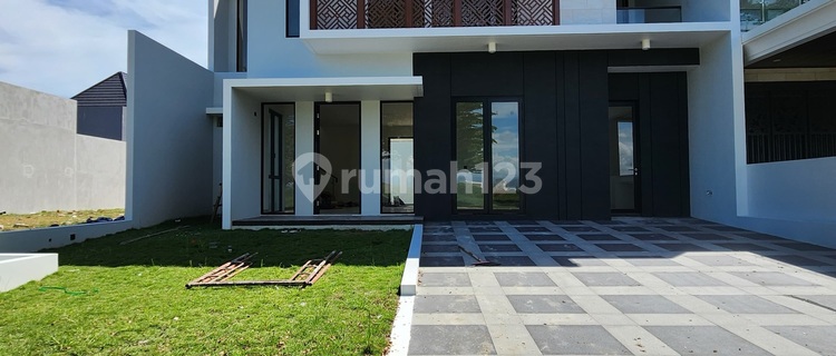 Rumah Aquamarine Lux Bulevard 1