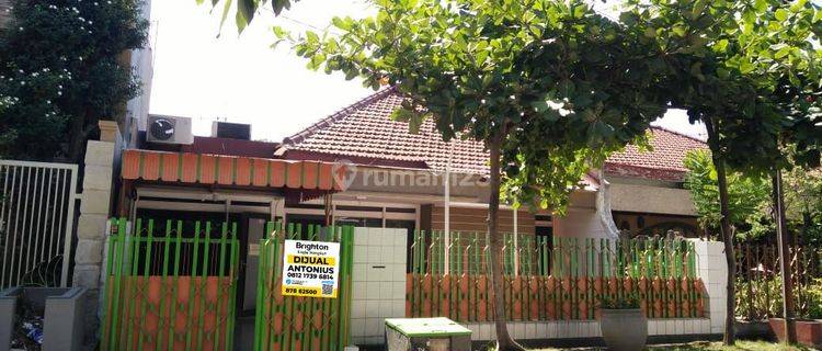 Rumah Semi Furnished SHM di Jalan Manyar Tirtoyoso Selatan, Surabaya 1