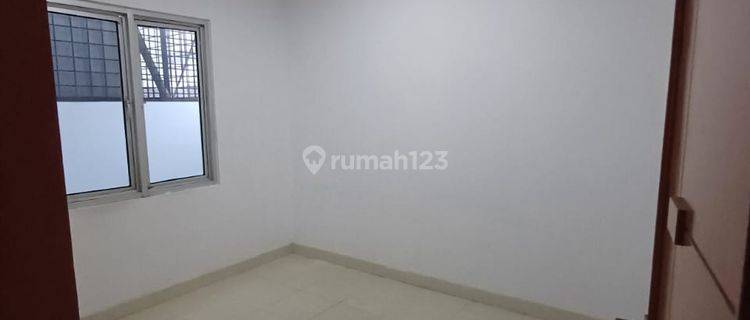 Rumah Tomang 3 Lantai Unfurnished Jakarta Pusat 1