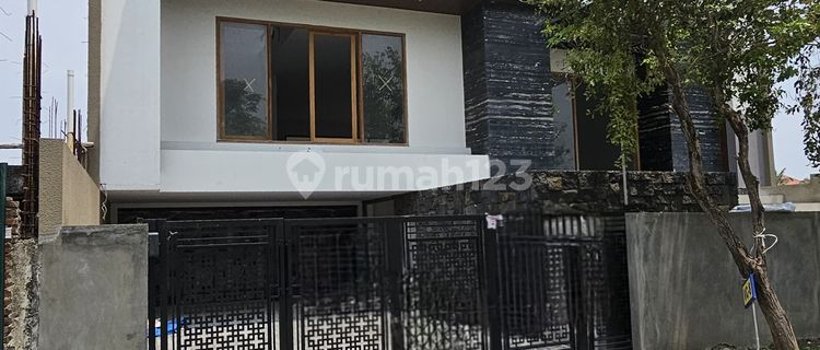 Rumah Baru Dan Mewah, Cocok Untuk Keluarga Besar Di Graha Family 1