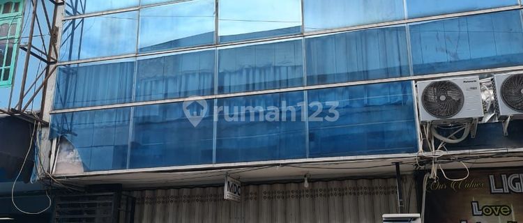 Shop House in Manukan with a Strategic Location, Already Renovated 1