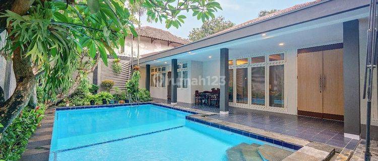 Rent Rumah ( With Pool/ Garden / Taman Depan/ Belakang ) Cantik Di Jalan Bangka (2 Kitchen 1