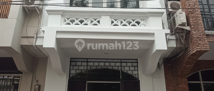 4-Story Permata Senayan Shop House Semi-Furnished Ready to Occupy 1